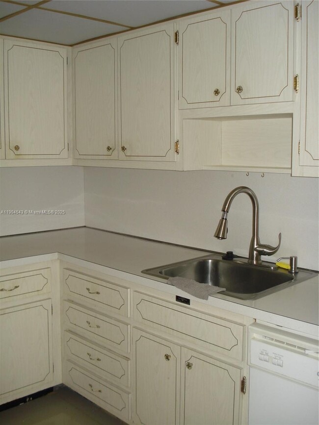 Building Photo - 1965 S Ocean Dr