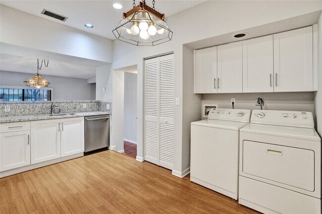 Building Photo - 7382 SW 105th Pl