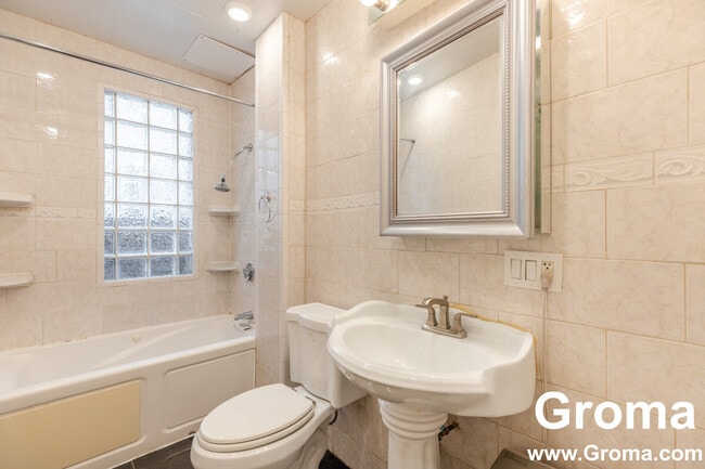 Building Photo - 4 Mark St