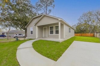 Building Photo - 5824 Glen Lee Dr
