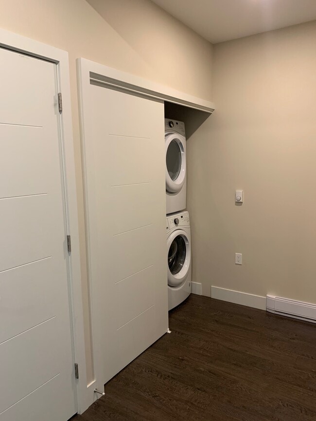 Building Photo - 45513-45513 Market Way