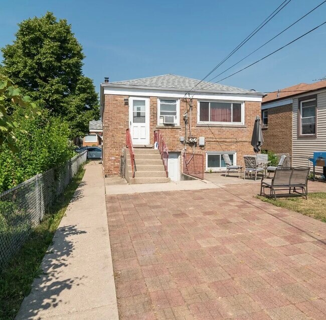 Building Photo - 3241 S 53rd Ct