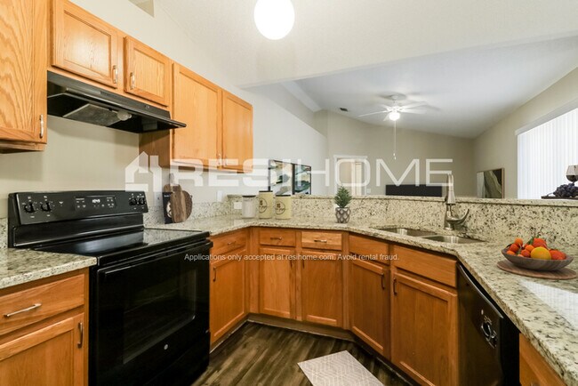 Building Photo - 14145 Spring Hill Dr