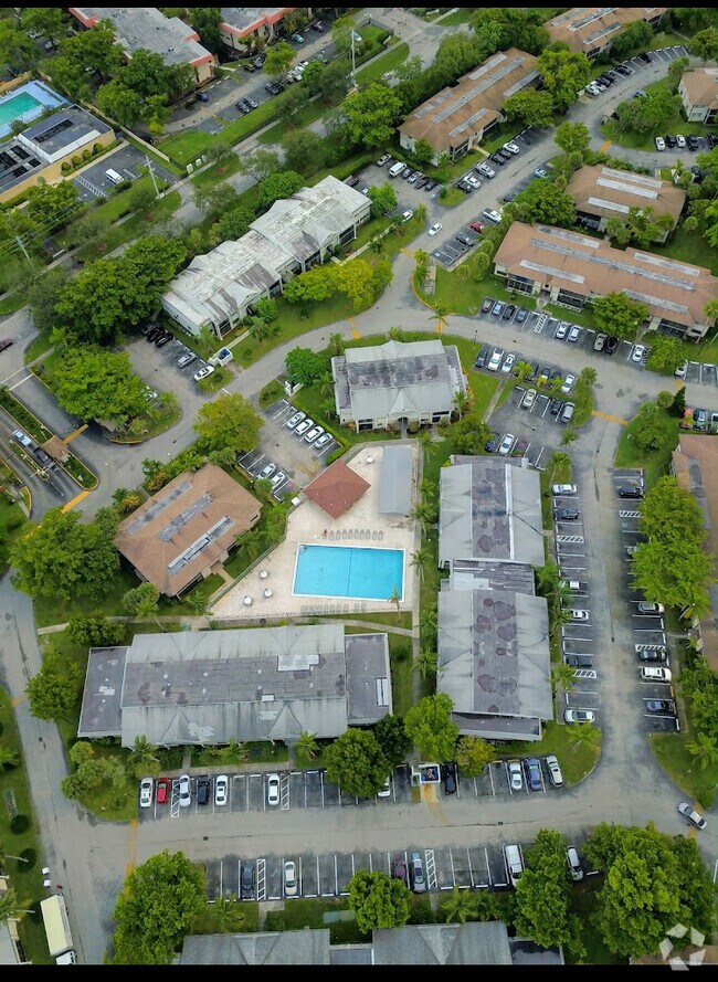 Sky Lake Villas Apartments for Rent with High Ceilings Miami, FL 1