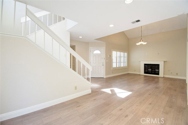 Building Photo - 46 Silkberry