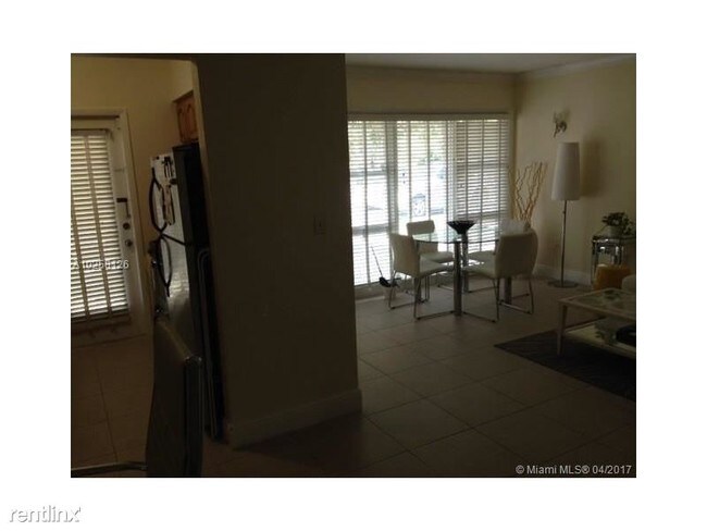 Foto del edificio - 35 Edgewater Dr