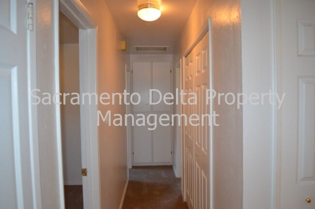 Building Photo - 6229 Shenandoah Dr