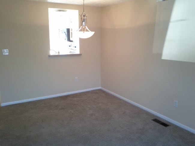 Building Photo - 3219 Pebblebrook Ln