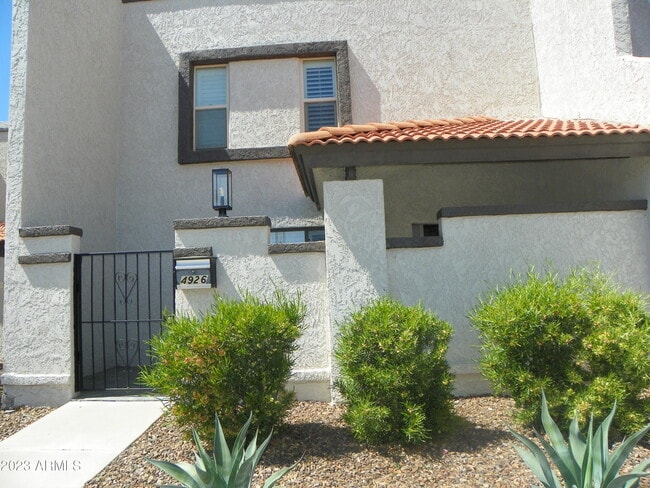 Foto del edificio - 4926 N 74th St