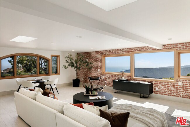 Building Photo - 231 Loma Metisse Rd