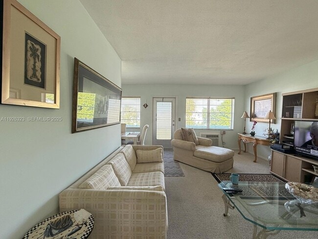 Photo - 90 Easthampton D Apartment