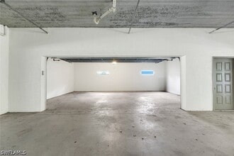 Building Photo - 800 Breakaway Ln