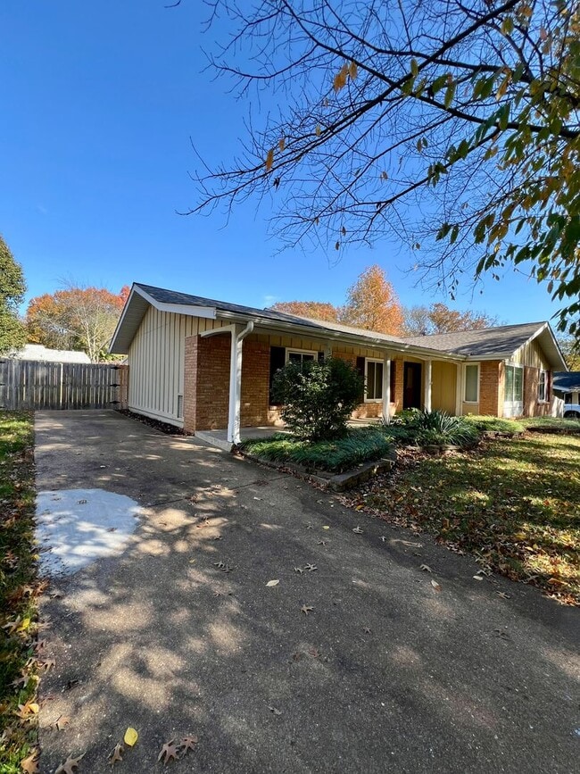 Foto del edificio - 1515 Mautenne Dr