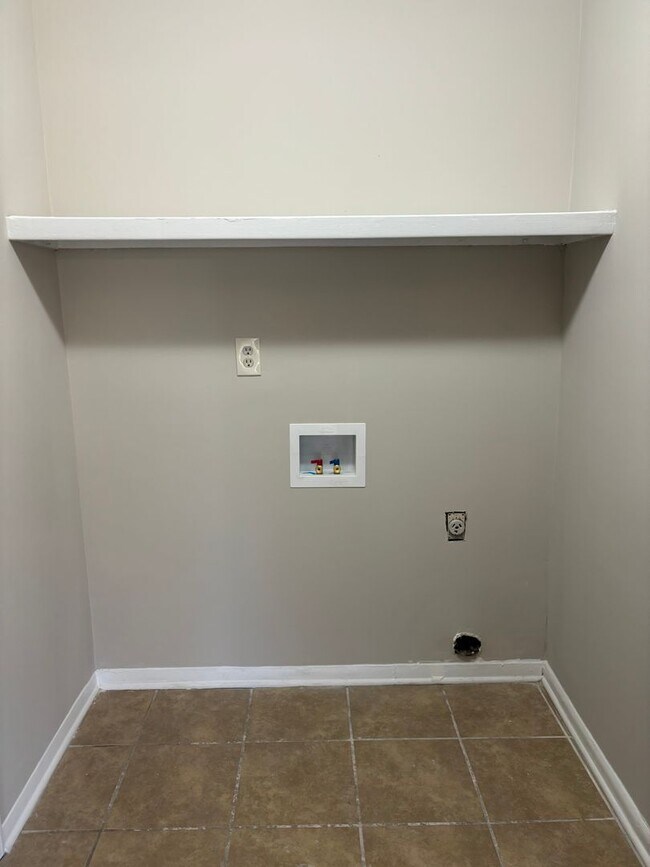 Building Photo - 5840 Gray Cove Horn Lake, MS 38637
