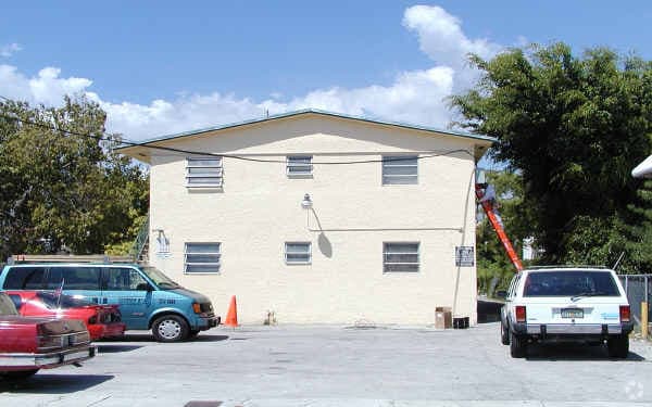 Building Photo - 955 SW 6th St