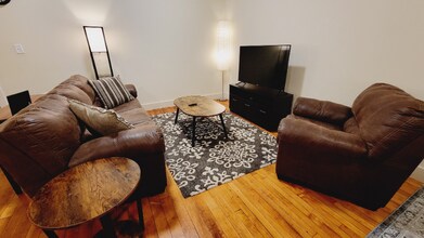 Building Photo - 722 Commerce St