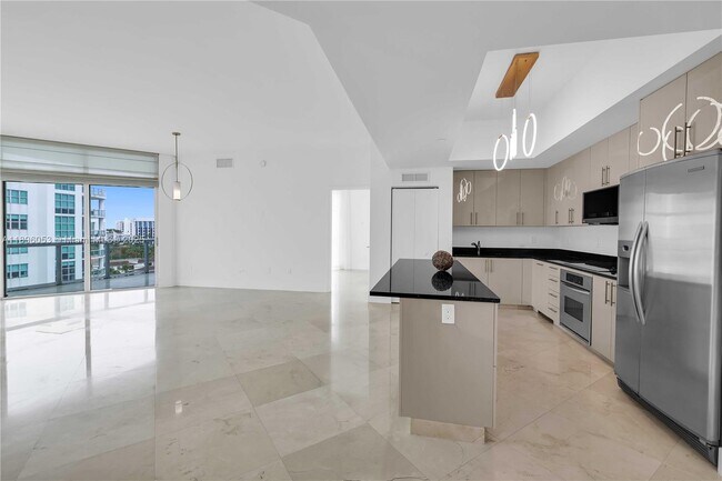 Foto del edificio - 3131 NE 188th St