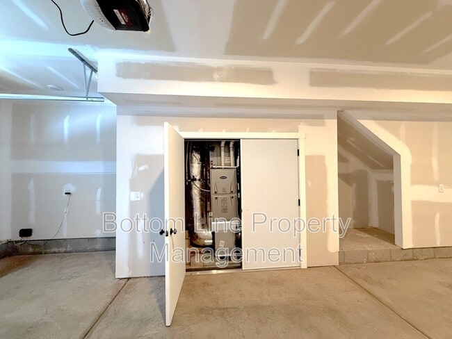 Building Photo - 627 W Tremont Ave