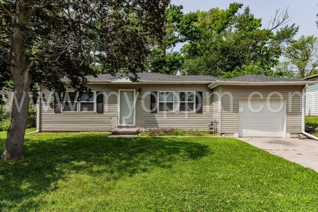 Building Photo - 7350 S 70th St
