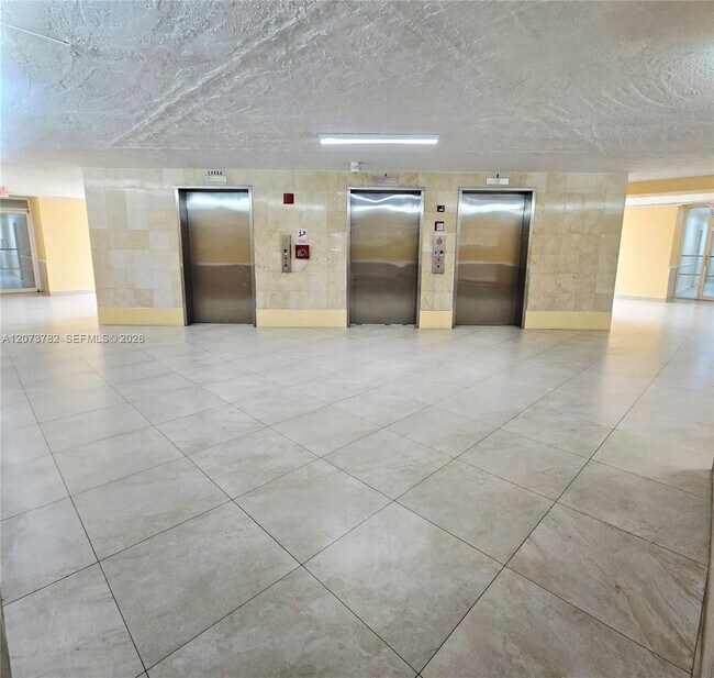 Foto del edificio - 2055 SW 122nd Ave