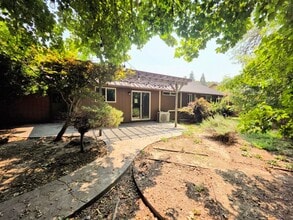 Building Photo - 144 Belindy Cir