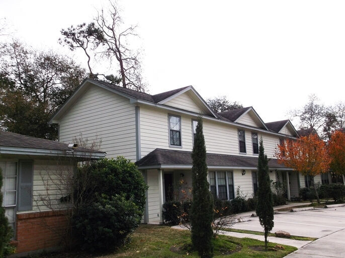 Gilbert House Townhomes Apartments in Porter, TX