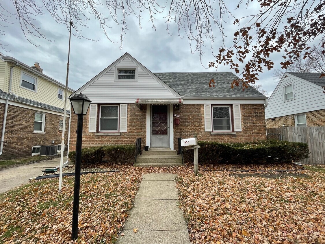 18012 Commercial Ave, Lansing, IL 60438 House for Rent in Lansing, IL
