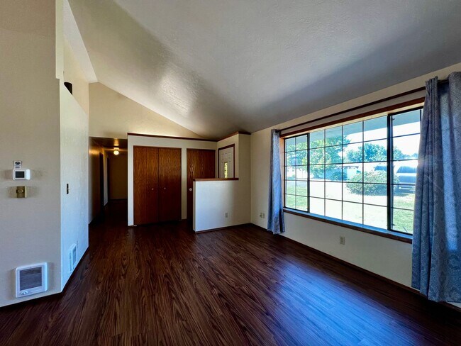 Foto del edificio - 7410 W Walnut St