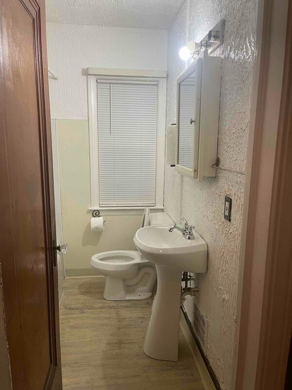 Foto del edificio - 18682 Bloom St