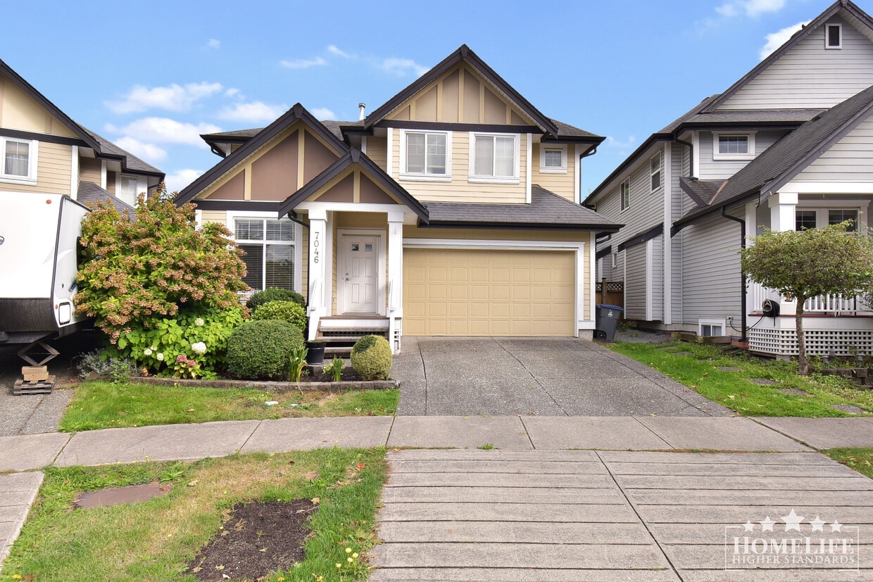 Photo principale - Stunning 5-Bed, 4-Bath Home with Dual Kitc...