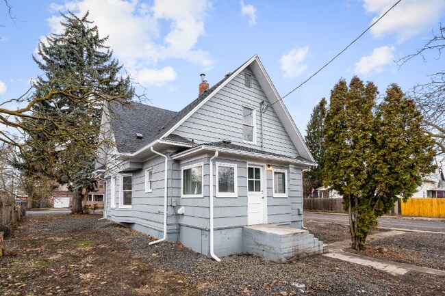 Building Photo - 1728 W Indiana Ave