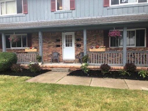 Main Entrance - 36141 Hathaway St