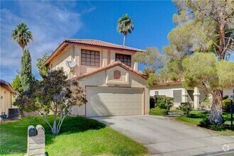 Building Photo - 4921 Fiesta Lakes St