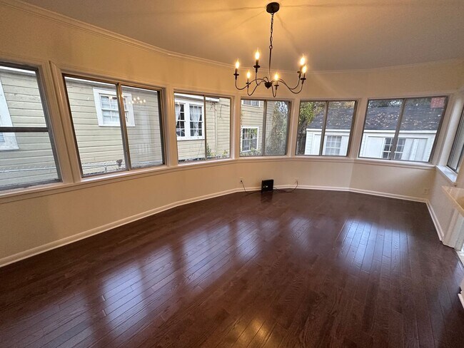 Foto del edificio - Beautifully Remodeled Highland Home
