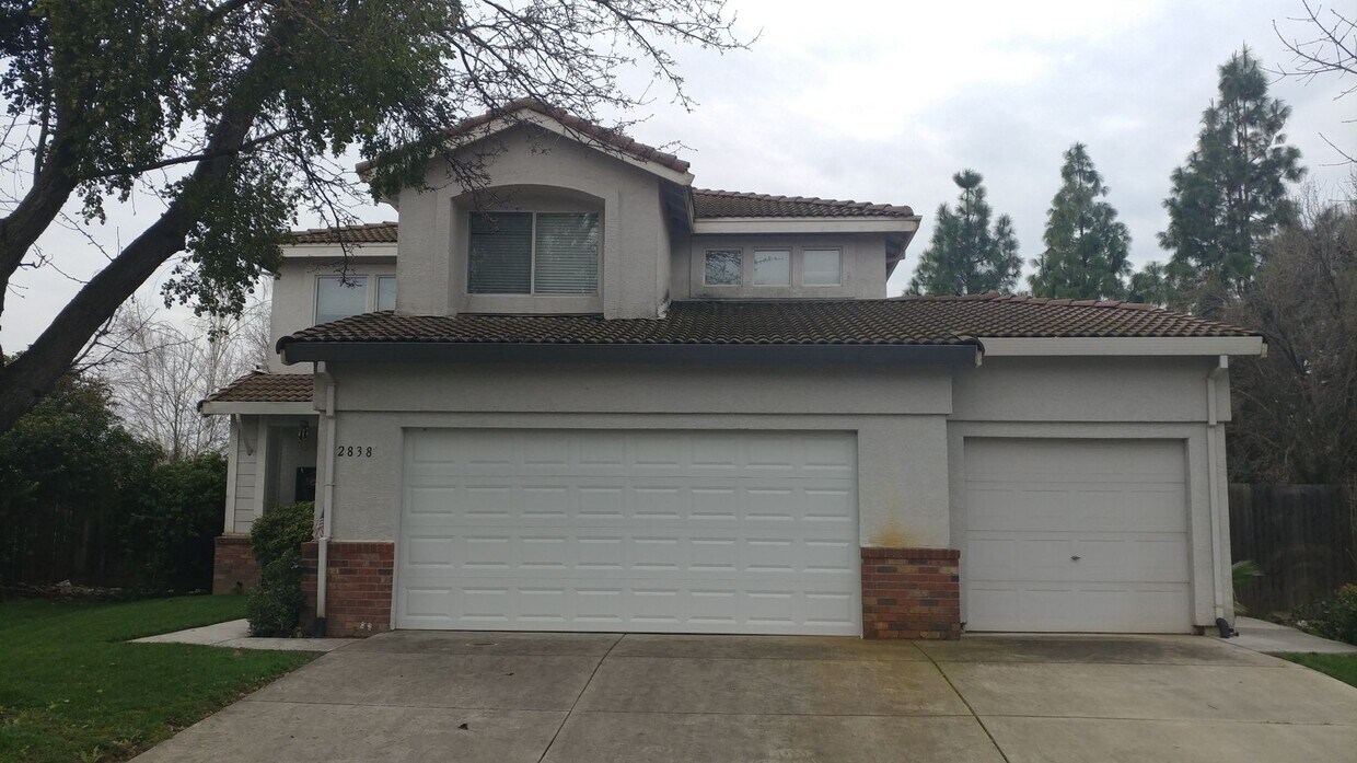 Primary Photo - Great 4 bedroom East Davis home with large...