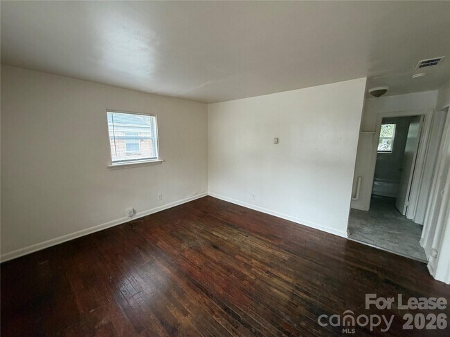 Foto del edificio - 2414 Wilson Ave