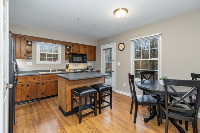 Building Photo - 1729 Fort Henry Dr