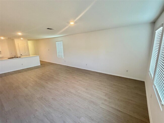 Foto del edificio - 360 Brannigan Dr