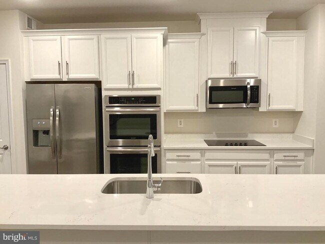 Building Photo - 1828 Sag Harbor Ln