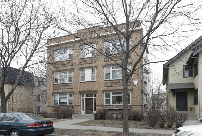 Building Photo - 2530 Dupont Ave S