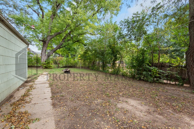 Building Photo - 1022 S Yale St