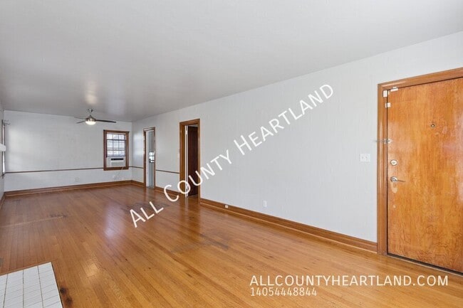 Building Photo - 2433 Cashion Pl