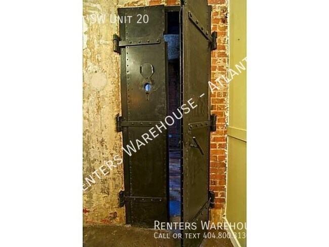 Foto del edificio - Location! Location! Authentic 1 Bed Loft D...