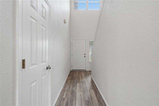 Building Photo - 3402 SW Windrift Ave