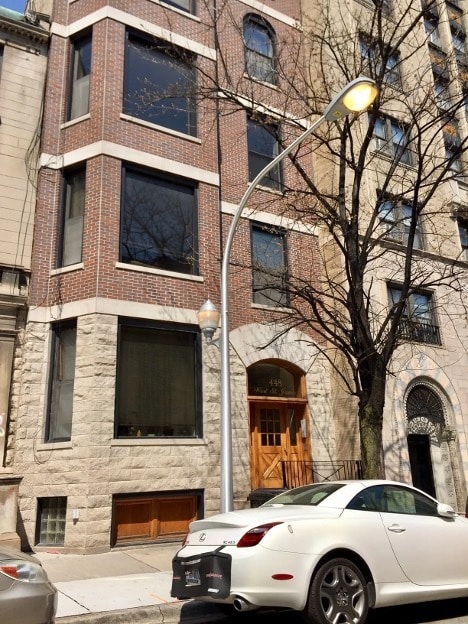 Building Photo - 448 W St James Pl