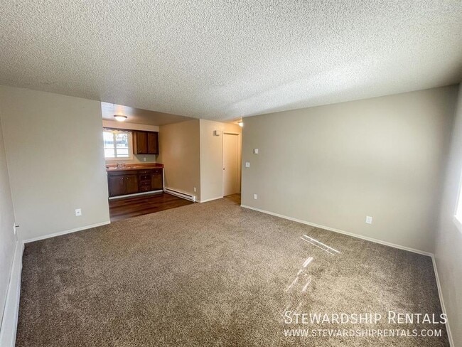 Building Photo - 2 Bedroom Apt in Salem