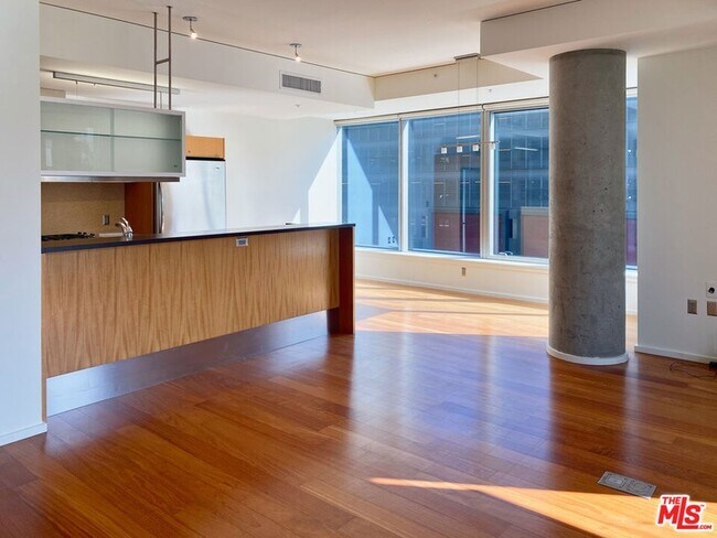 Foto del edificio - 1155 S Grand Ave