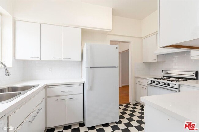 Building Photo - 2 br, 1.5 bath Condo - 1222 S Alfred St