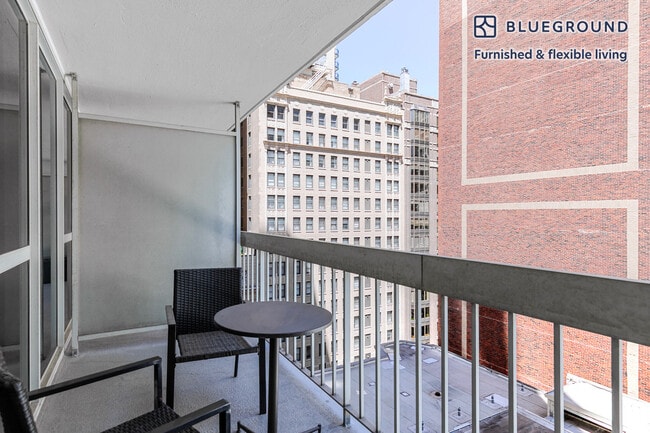 Building Photo - 1 E Delaware Pl