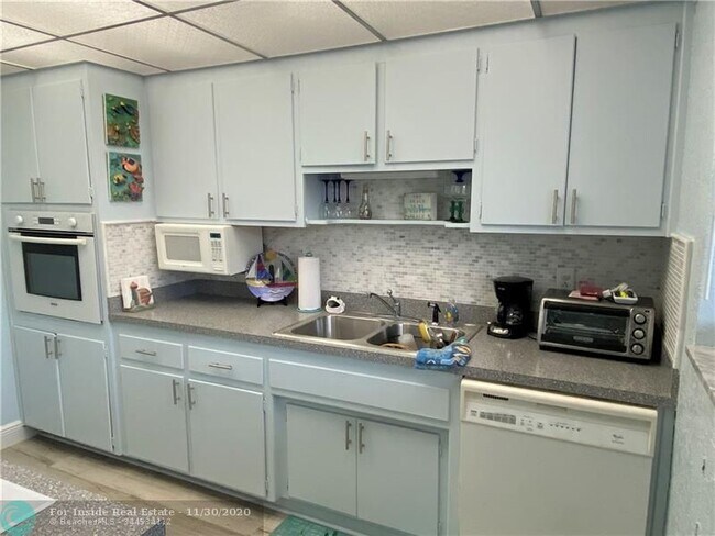 Foto del edificio - 401 N Riverside Dr
